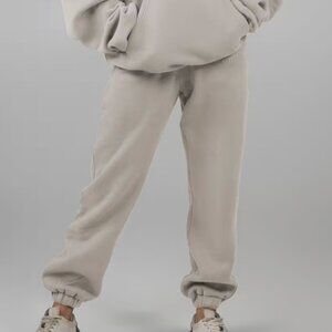 Comfrt Minimalist Sweatpants in Cement